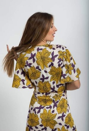Φόρεμα maxi,από εμπριμέ floral σατέν. Με σούρα στο μπούστο και κουμπάκια. Χρώμα: Εμπριμέ Κίτρινο.