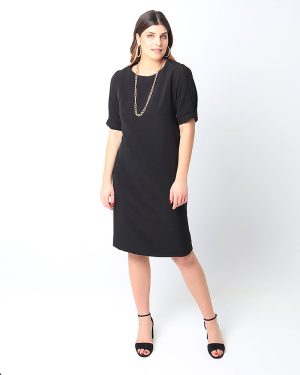 Φόρεμα midi με διαφανή λεπτομέρεια στα μανίκια. Χρώμα: Μαύρο.
