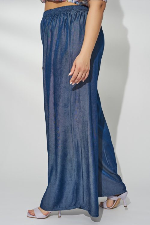 Παντελόνα Τζιν (denim), με λάστιχο στη μέση. Χρώμα: Μπλε denim.