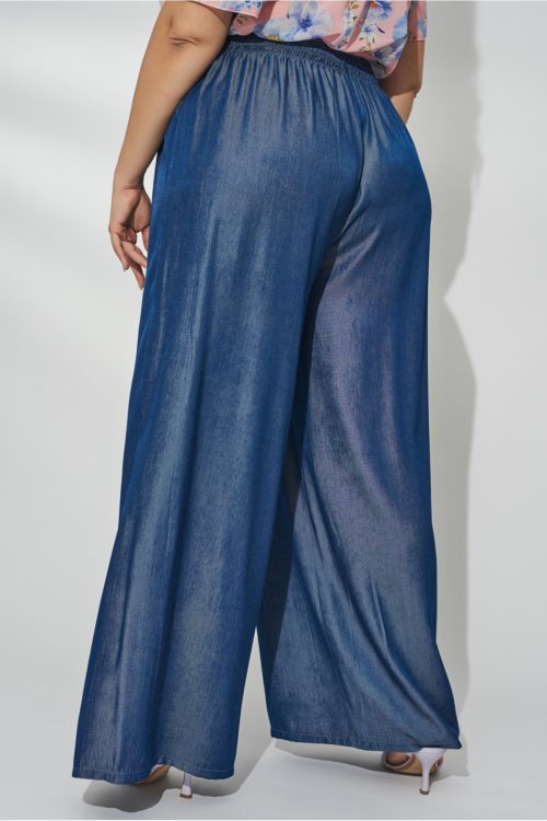 Παντελόνα Τζιν (denim), με λάστιχο στη μέση. Χρώμα: Μπλε denim.