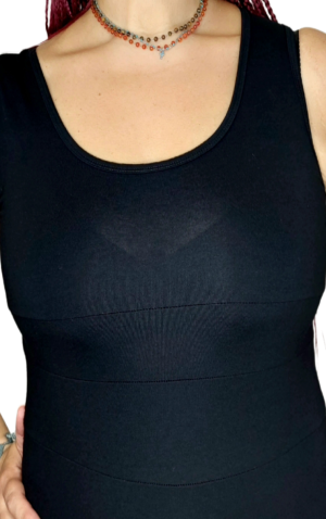 Φόρεμα αμάνικο midi με ραφή κάτω από το στήθος. Χρώμα: Μαύρο .