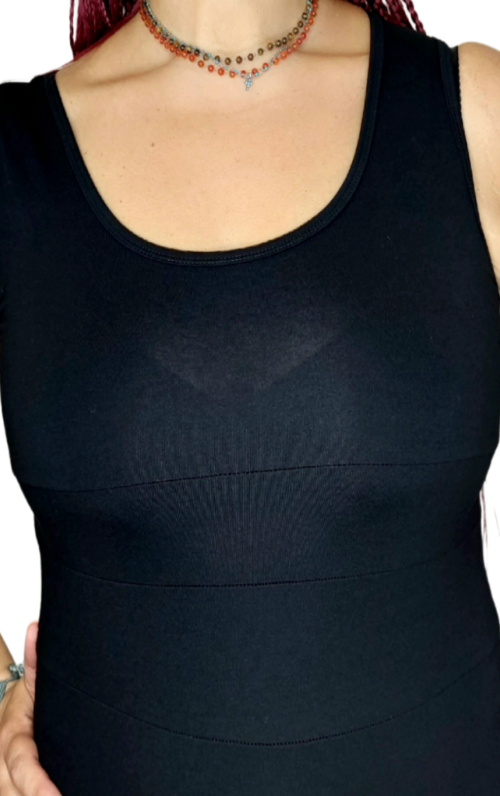 Φόρεμα αμάνικο midi με ραφή κάτω από το στήθος. Χρώμα: Μαύρο .