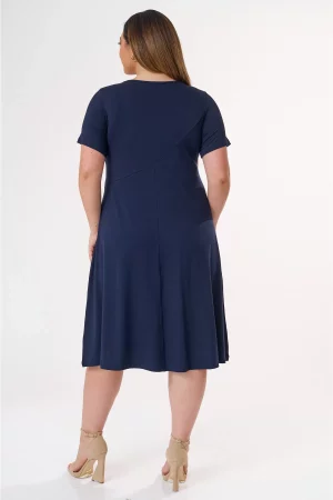 Φόρεμα midi με διαγώνια ραφή  στο στήθος. Χρώμα: Μαύρο,Μπλε,Ρουά,Ματζέντα .