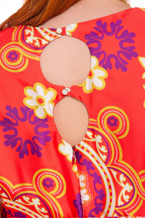 Φόρεμα maxi με έθνικ σχέδια από σατέν. Χρώμα: Κοραλί Εμπριμέ.