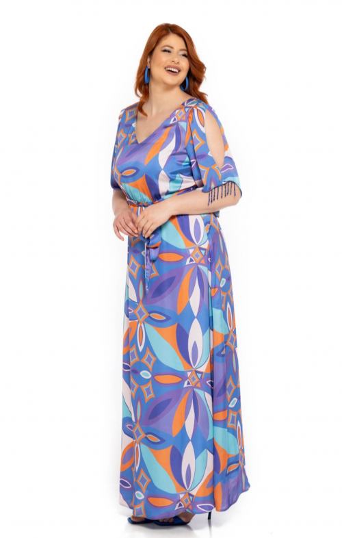Φόρεμα maxi σατέν με βε και γεωμετρικά σχέδια, μανίκια με τρύπες και κρυσταλλάκια. Χρώμα: Μωβ Εμπριμέ.